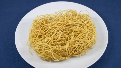 日本小學午餐提供什錦炸麵 炸過頭太硬令7名師生咬崩牙