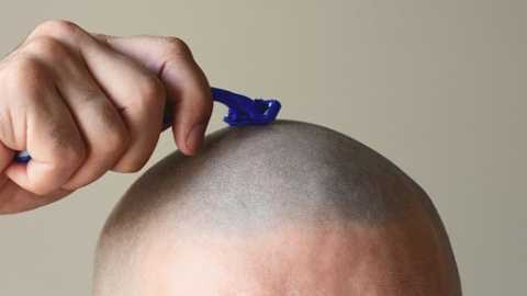 越南男喝醉誤剃光頭 因怕老婆扮紋頭髮 終後悔莫及