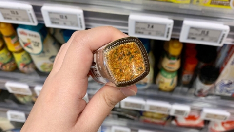 調味料瓶底為何有凹凸坑紋？ 日本網民解釋背後真正用途