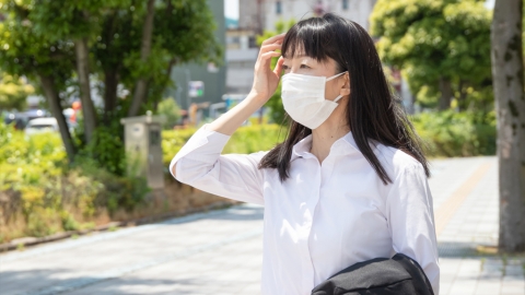 夏天戴口罩增中暑風險！ 日本厚勞省教簡單2招檢查中暑症狀（APP限定）