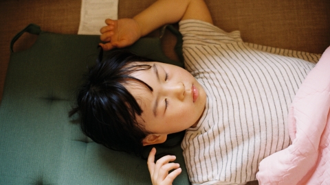 長期戴掛頸風扇午睡 內地男童醒後竟面癱  醫生：每次不宜超過1小時