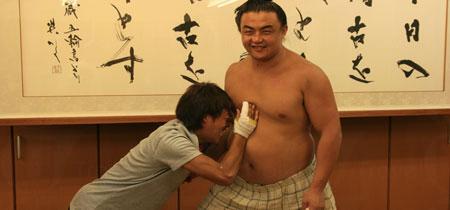 體驗相撲生活 與相撲手同場較勁