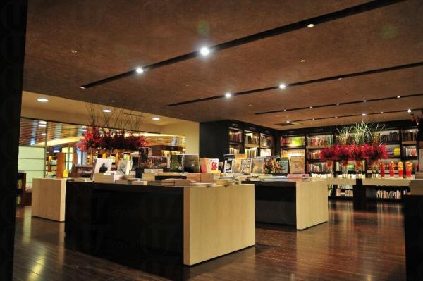 台北誠品大變身 書迷「朝聖」