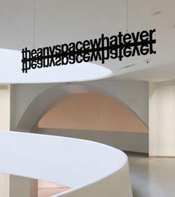 Any Space Whatever 的展覽探討了多元空間的可能性。﹙相片來源:Guggenheim Museum﹚ 紐約藝術酒店房 博物館的旋轉房間裝置