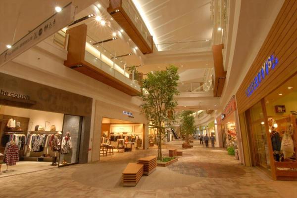 大阪激新巨Mall Hello Kitty 陪玩