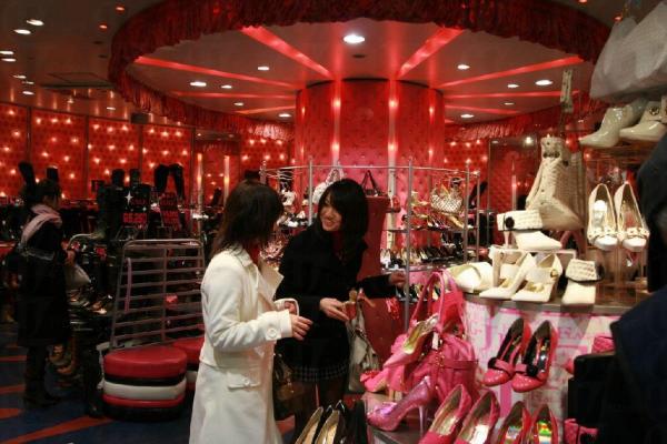 日本1月瘋狂大減價 Outlet百貨激安