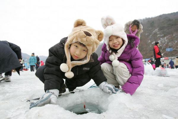 韓國華川山鱒魚冰節 冰天雪地垂釣樂