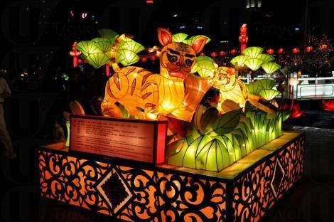 春到河畔迎新春 成都新年現獅城