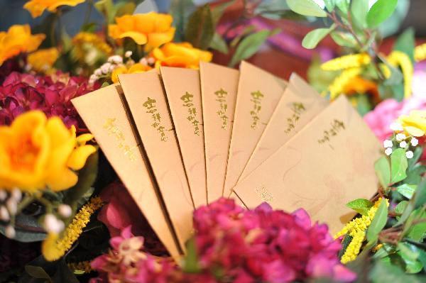 國際金融中心商場賀年利是封 ifc 巨型「不倒翁」迎新春