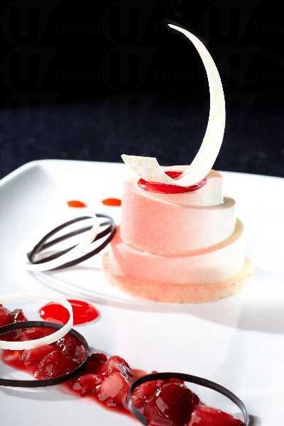 白巧克力草莓慕思。 GODIVA 全球首家 Café 登陸上海