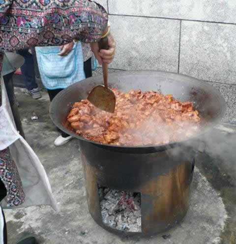 客家節 爭睇「炆豬肉大王」誕生