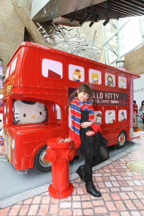 朗豪坊變英倫聖誕 貼身追蹤 Hello Kitty