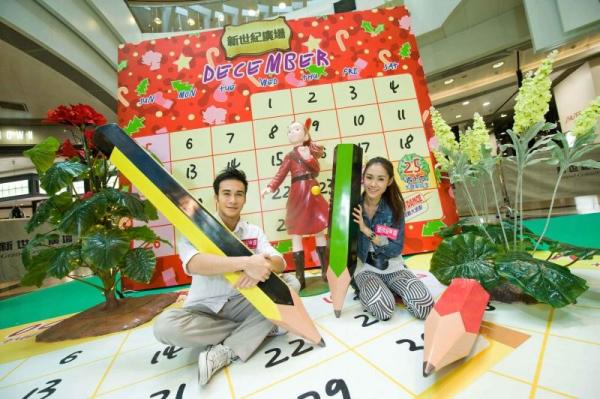 在《借東西的小矮人 亞莉亞蒂》的巨型場景和道具襯托下,大家可一嘗化身小矮人的滋味。 新世紀廣場 變身《小矮人》世界