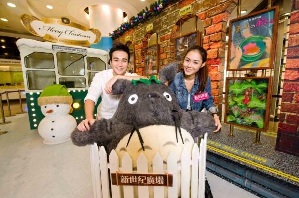 同場還舉行「宮崎駿 25 周年作品展」,展出逾 100 件珍貴展品,fans 絕對不能錯過。 新世紀廣場 變身《小矮人》世界