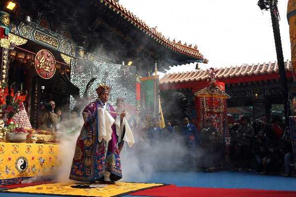 黃大仙祠大獻供九十周年暨大殿及太歲元辰殿揭幕慶典。 黃大仙元辰殿 不准燒香入場 0