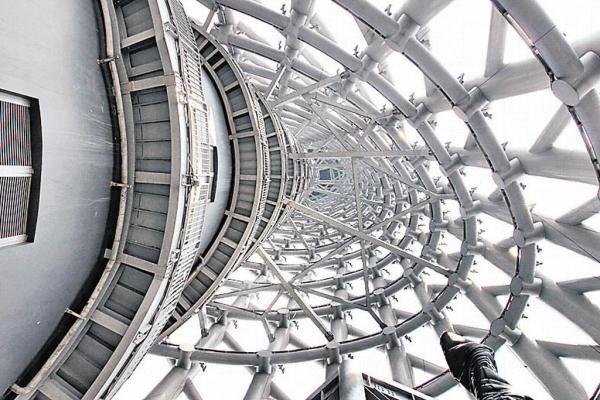 挑戰廣州塔 千級透明棧道