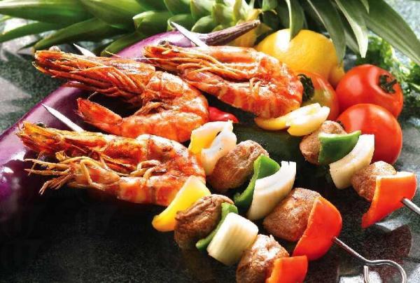 加勒比海亦以海邊燒烤著名,酒店池畔燒烤即叫即燒海鮮美食定能將地道的南美風味一一帶出。 加勒比海滋味自助餐 送燒烤大虎蝦