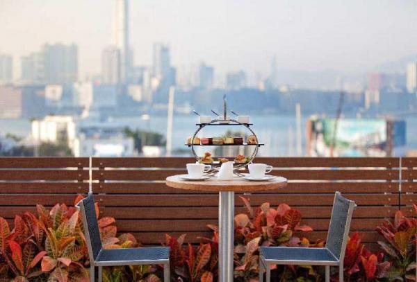 世貿中心 Hooray Bar & Restaurant 與市民同歡,即時推出「退稅鬆一鬆 High Tea Set」優惠。 退稅鬆一鬆 83 折嘆 High Tea Set