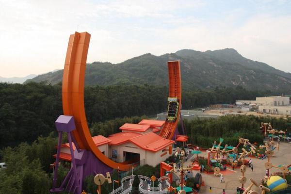 迪士尼新區「反斗奇兵大本營」 U 型沖天車最激