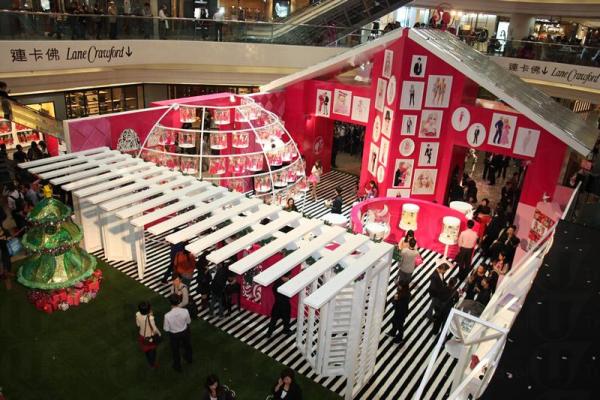 時代廣場 x 郭培 Barbie 聖誕粉紅派對登場