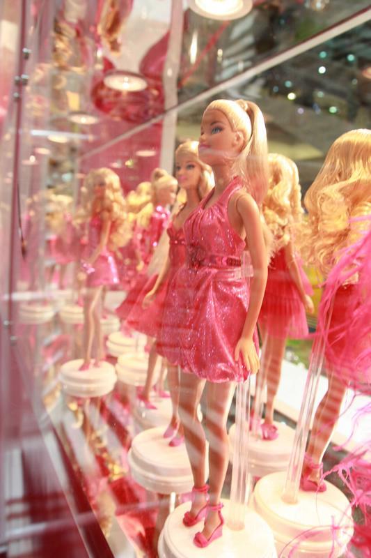 時代廣場 x 郭培 Barbie 聖誕粉紅派對登場