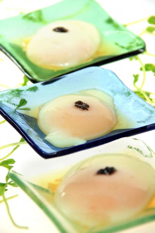 逸東「智」酒店自助餐 小丑表演派氣球