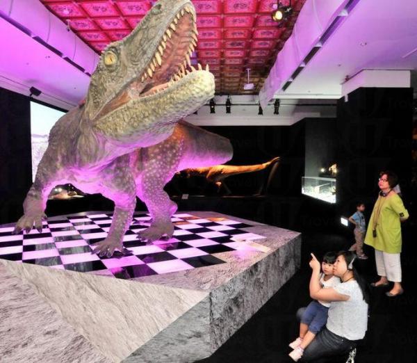 「月之谷」是研究恐龍霸主時代的重要考古地點。(相片來源:聯合報系金傳媒活動事業處) 最古老恐龍 踩入中正紀念堂