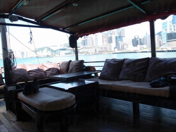 坐傳統帆船張保仔號 45 分鐘暢遊維港