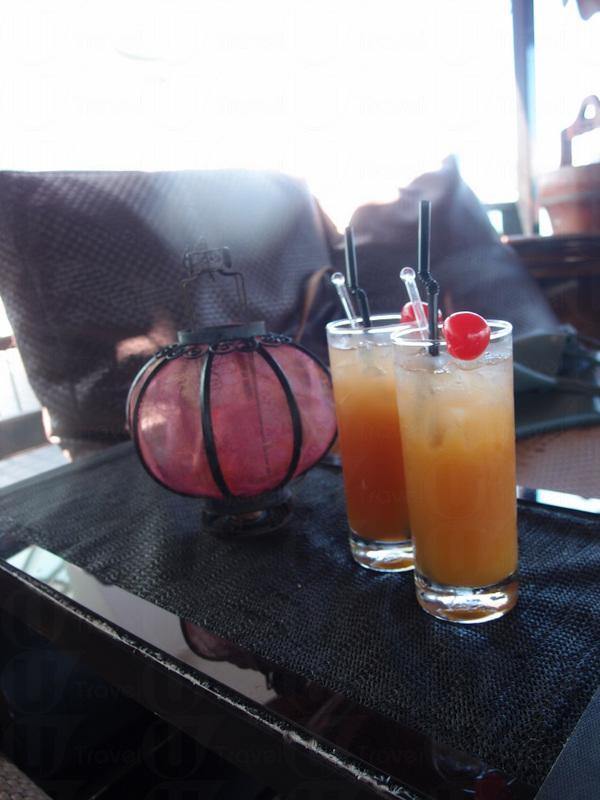 坐傳統帆船張保仔號 45 分鐘暢遊維港