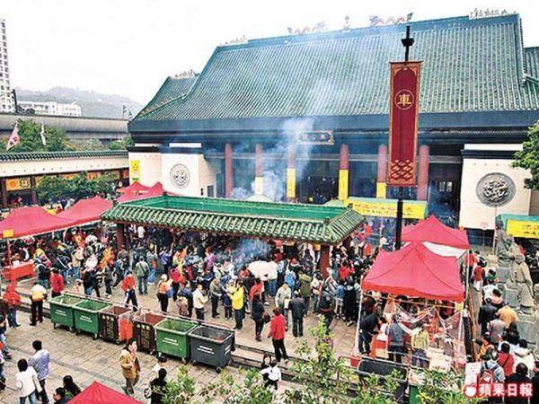 外觀改為具華南特色的紅牆綠瓦,瓦頂放置「雙龍寶珠」的擺設,而主殿亦變得更寬敞。 車公廟展新貌 月底大型廟會