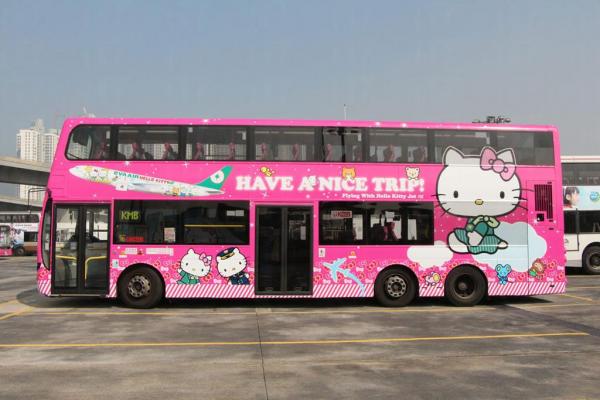 Hello Kitty 主題巴士 穿梭九龍鬧市