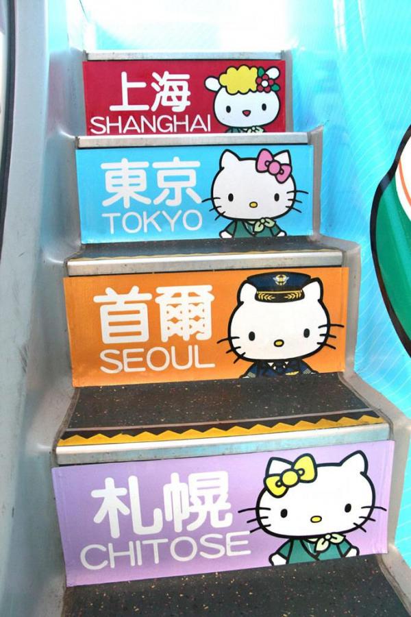 Hello Kitty 主題巴士 穿梭九龍鬧市