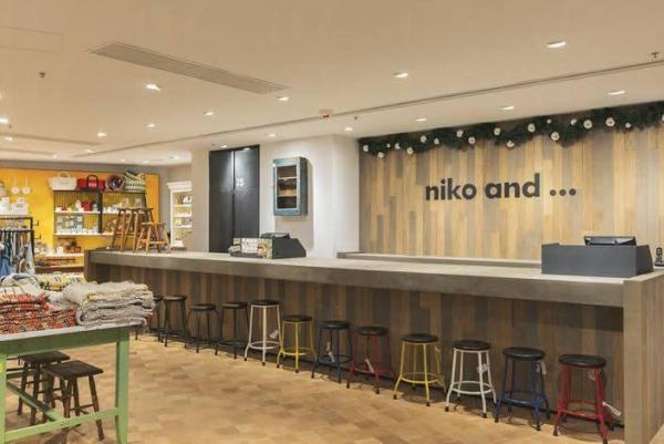 店內設計以全自然的木材為主打,貫徹一向簡單自然的感覺。 圖:Niko and 全港最大Niko and... 登陸新世紀廣場