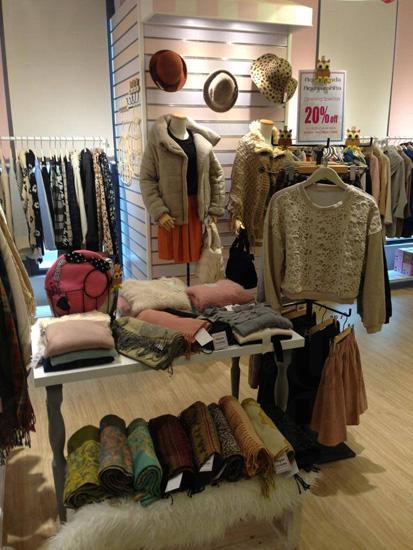 位於1/F的Aqua Moda 活化工廈 新商場D2 place