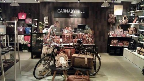 位於2/F的CARNABY HILL 活化工廈 新商場D2 place
