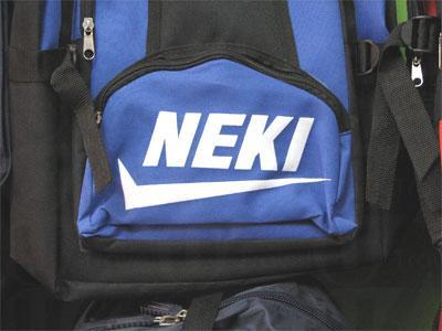 內地「山寨商店街」 整條街牌子名全錯!