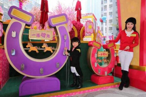 黃埔新天地 巨型金馬迎新歲