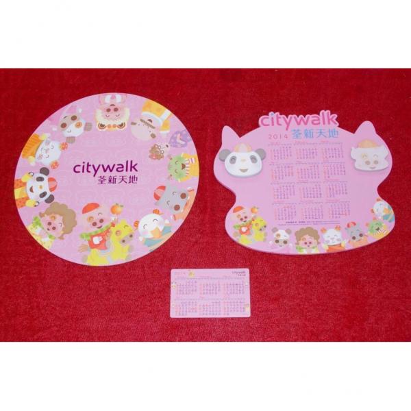 「笑馬騎騎」年曆卡(大)、「笑馬騎騎」年曆卡(小) 、「笑馬騎騎」滑鼠墊連麥 兜報事貼 荃新天地 X 麥兜 笑馬騎騎綵燈盛會