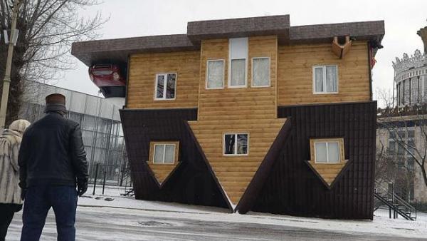 俄羅斯不思議建築 反地心吸力「倒轉屋」