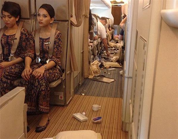 飛機遇上亂流 乘客必做 10 件事