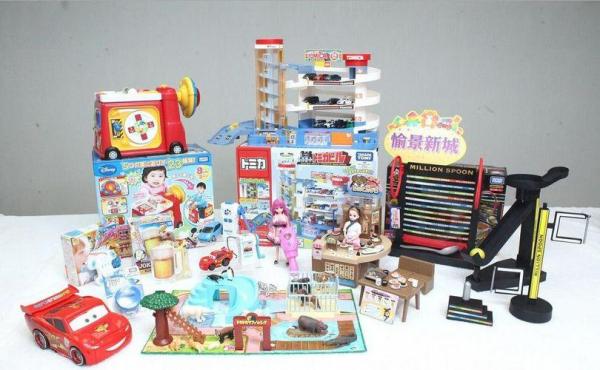 場內玩具選擇豐富,由適合嬰兒、幼兒、小童的益智玩具,以至迎合Kidult和家庭口味的創意玩具等,均有大量選擇。 愉景新城x TAKARA TOMY 經典玩具博覽
