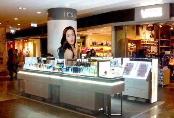 韓國護膚品牌It’S SKIN正式進駐香港於荷里活廣場設專門店。圖為朗豪坊專櫃。 香港首間It’S SKIN專門店 荷里活廣場開幕