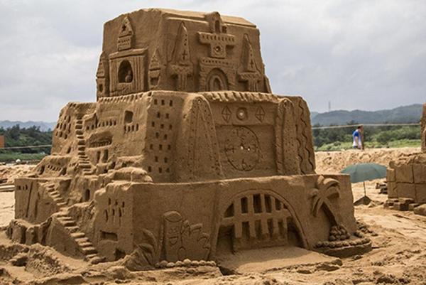 《天空之城》圖片來源: 福隆國際沙雕藝術季 12星座 現身福隆沙雕展