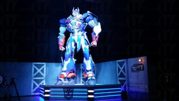 柯柏文近照。 暑假過大海 變形金剛30周年展