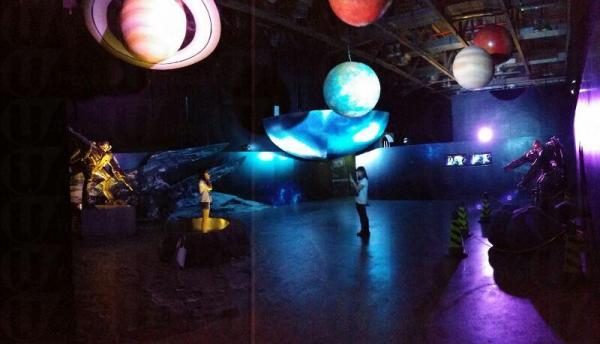 zone 5太空秘密基地,以《變形金剛3:黑月降臨》場景作為蓋藍本。 暑假過大海 變形金剛30周年展