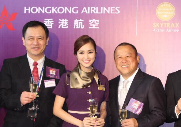 謝安琪空姐Look 入港航新貴賓室