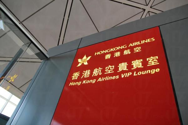 謝安琪空姐Look 入港航新貴賓室