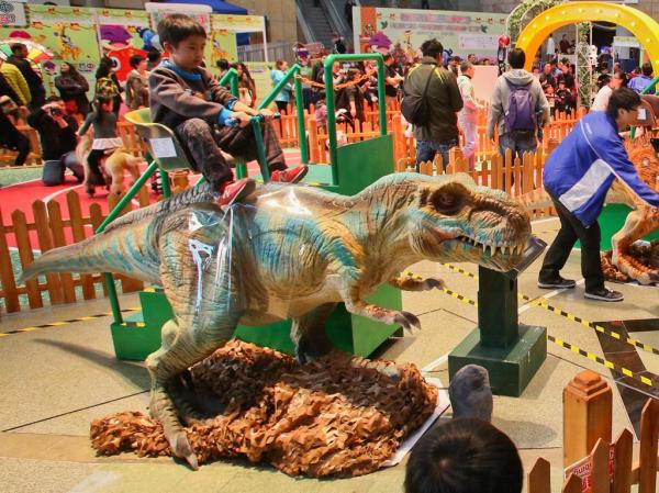 坐坐龍 We嘩!充氣嘉年華 x 奧海城 之「與龍同行」