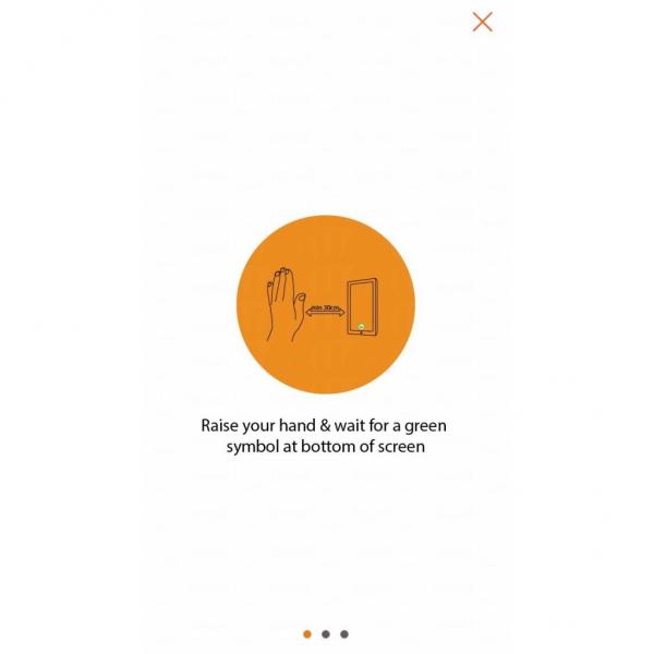 將手掌伸直，與熒幕下方的手掌鍵對齊 (水平距離不能超過30cm)