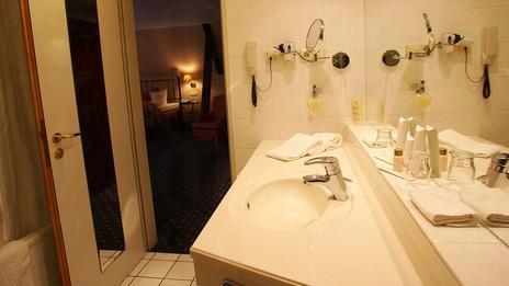 酒店職員會勤於清潔廁所，所以這可能是你的房間中最乾淨的部分。